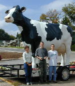 Marsha Harbin, Dan Czederpiltz and Sean Westmoreland with a giant cow